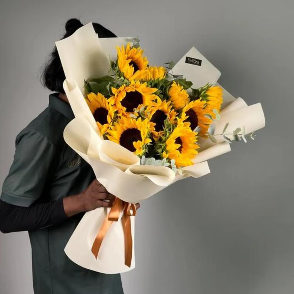 Sunflower roses with decoration.