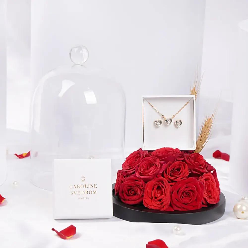 Bouquet of flowers with accessories3