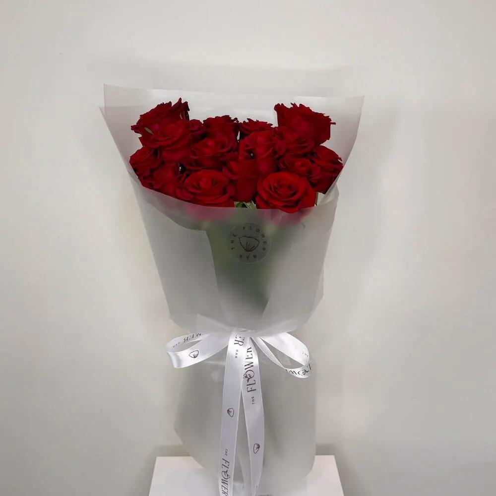 Red rose bouquet with gypsum. 1
