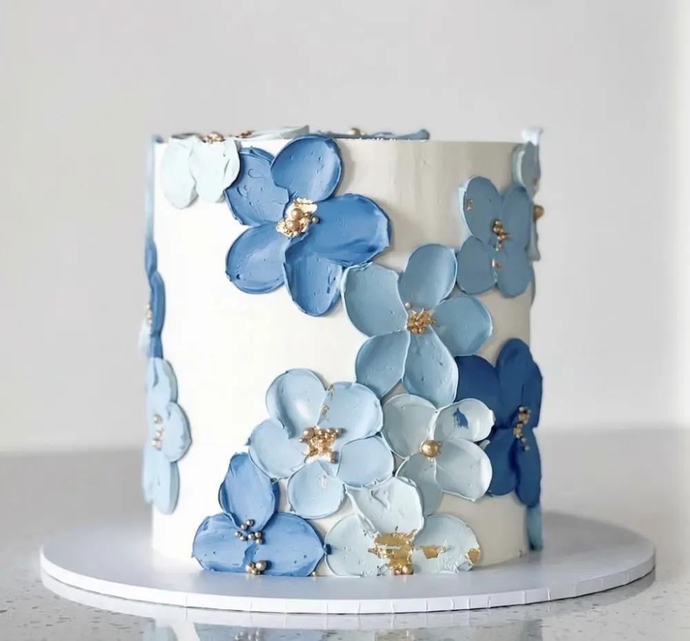 White and blue cream cake1