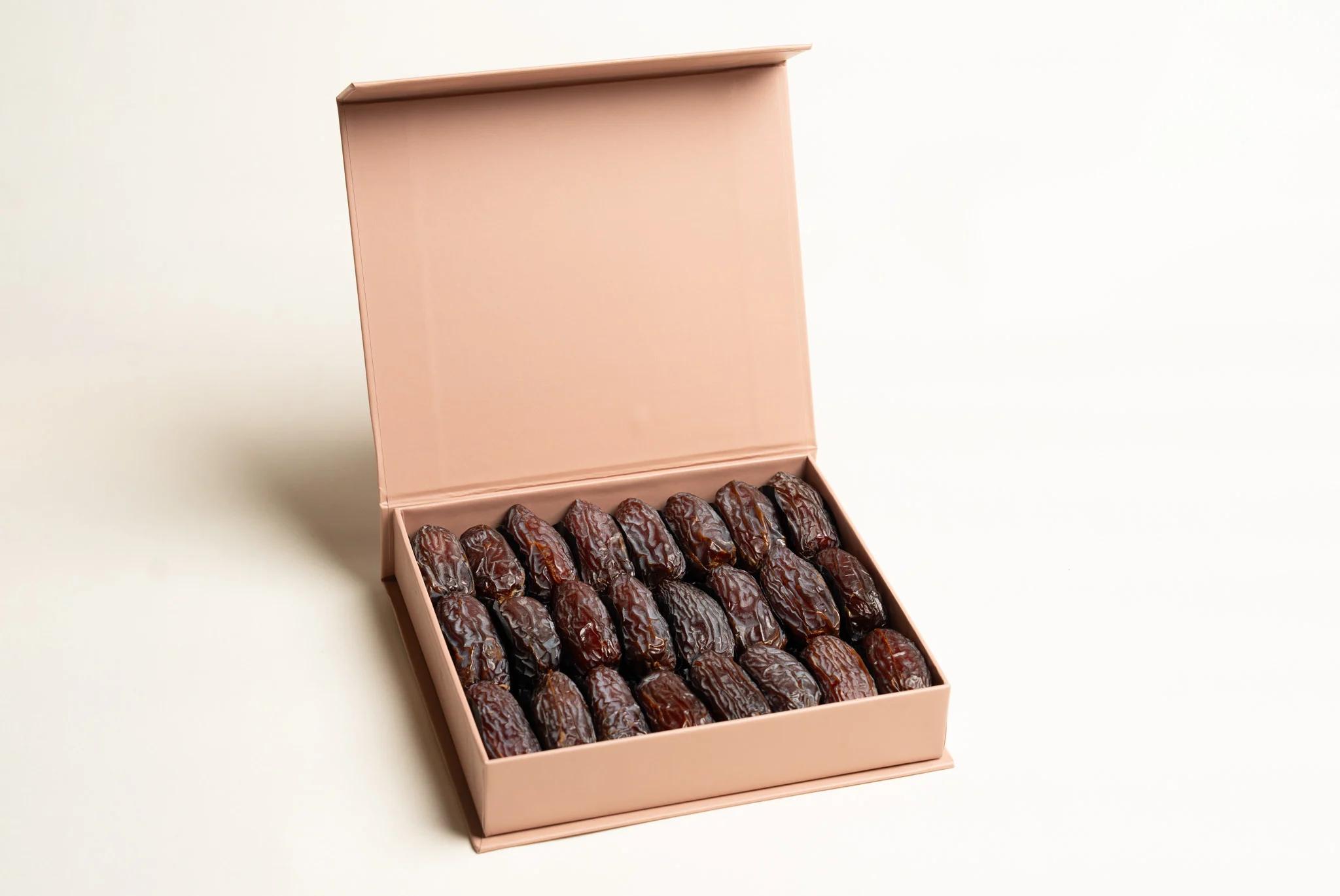 WG MAJDOUL DATES SEEDLESS MAGNET GIFT BOX MED