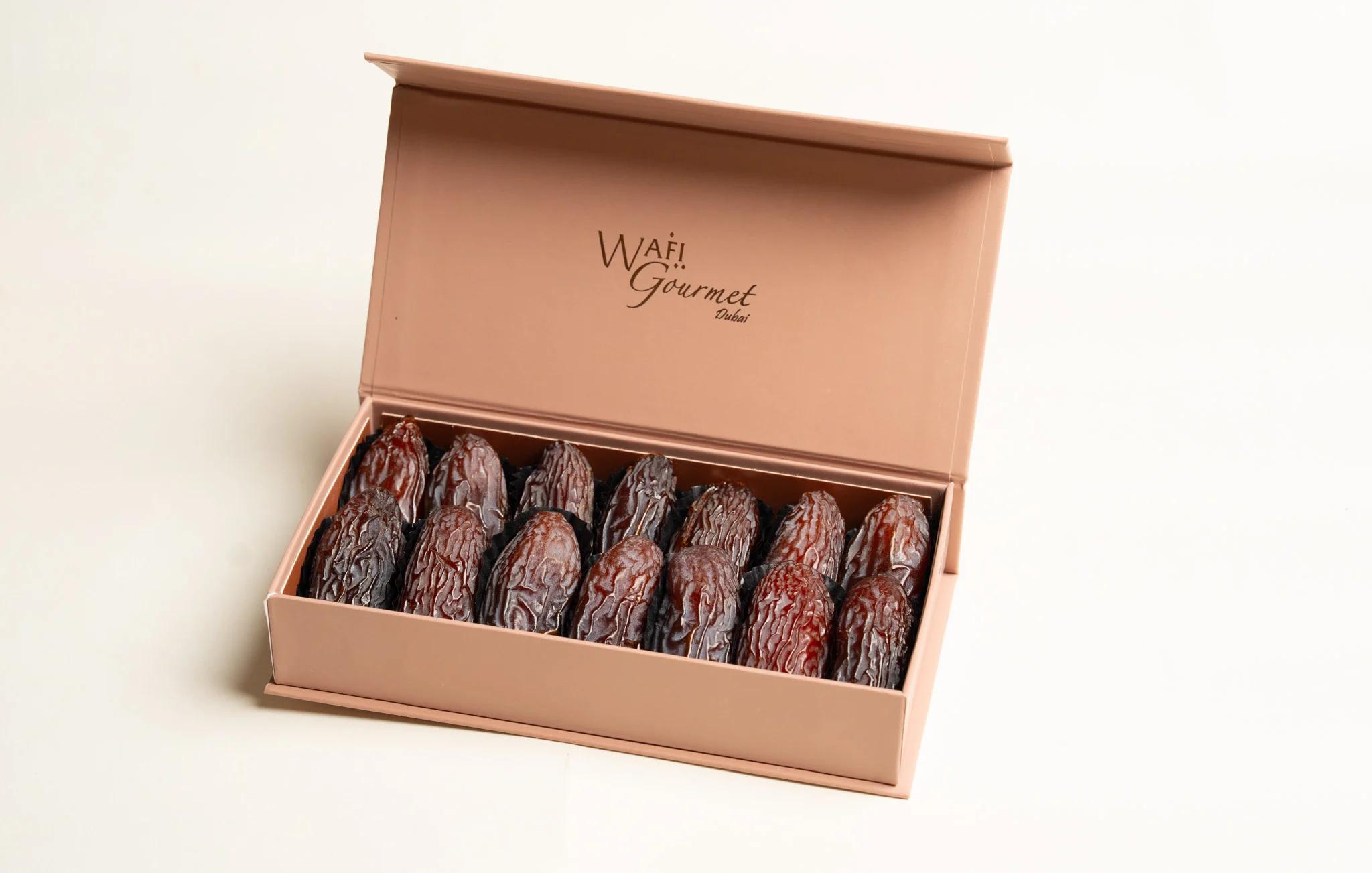 WG MAJDOUL DATES SEEDLESS MAGNET GIFT BOX SML