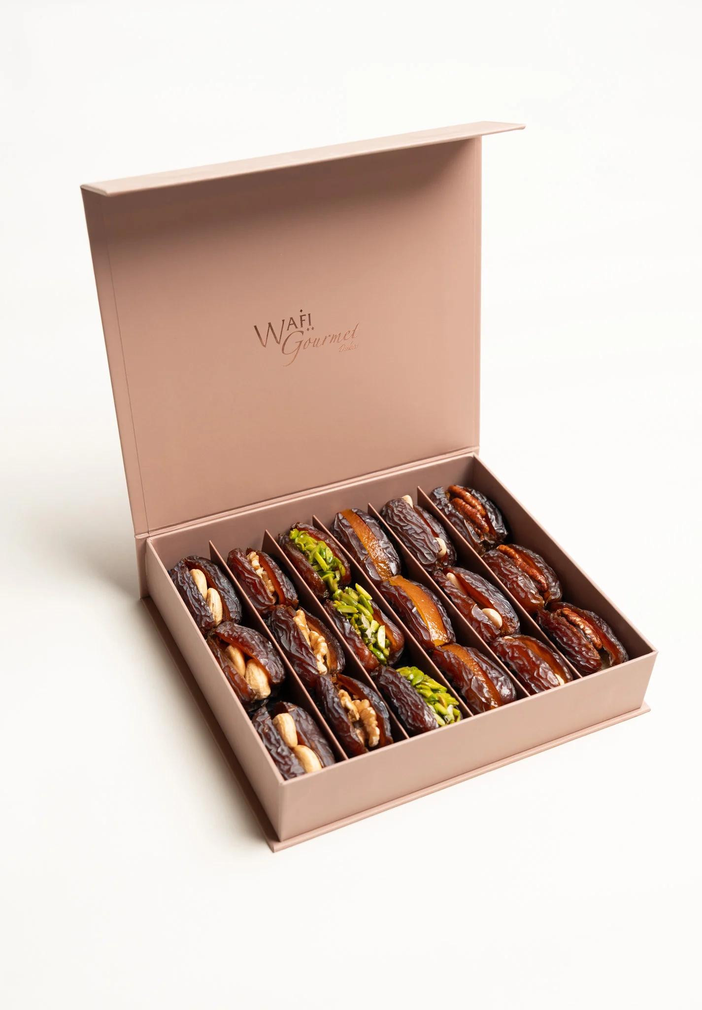 WG MAJDOUL DATES STUFFED MAGNET GIFT BOX MED